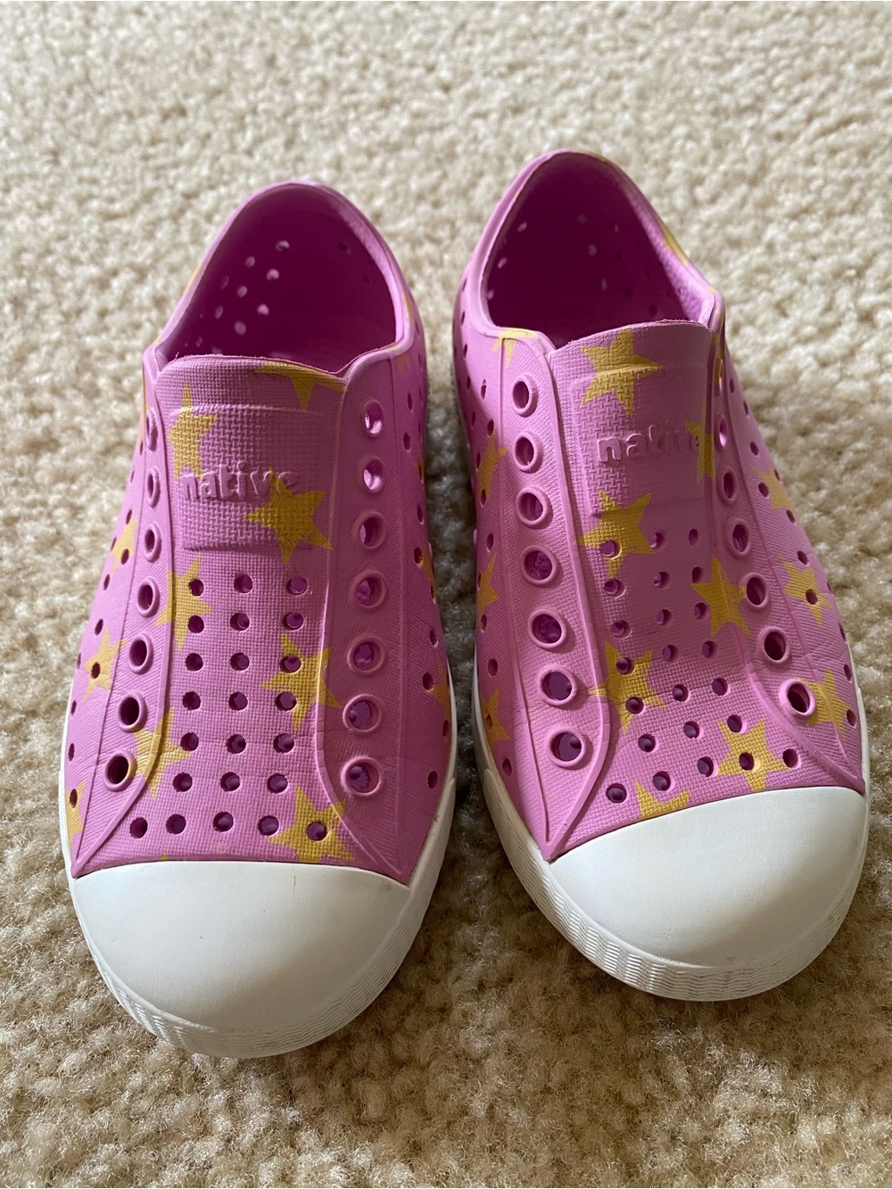 Native Jefferson Kids Sugarlite Slip-On Water Shoes in Pink with Yellow Stars